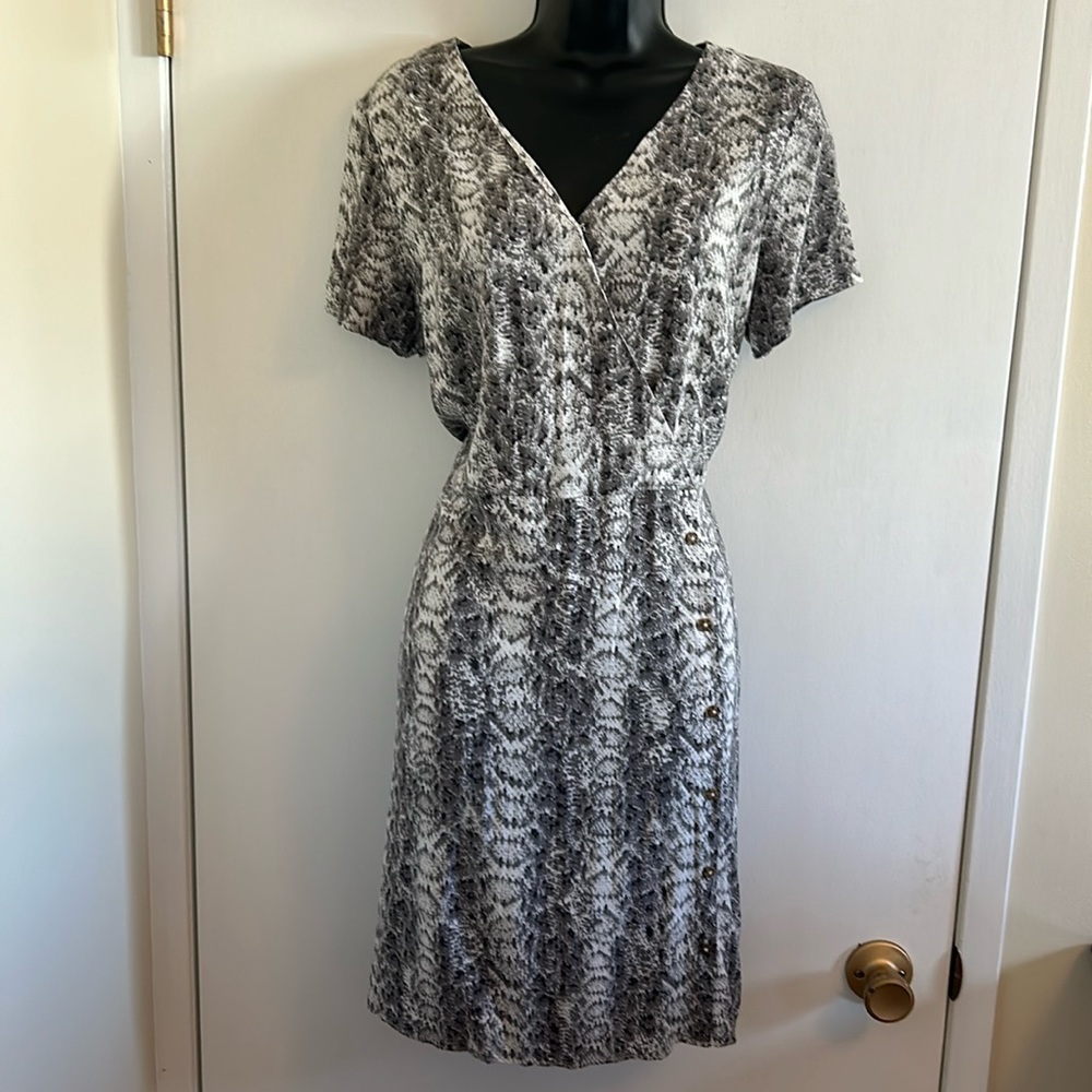 Reitmans VGUC snake print light weight dress, faux wrap, snap button, zip back